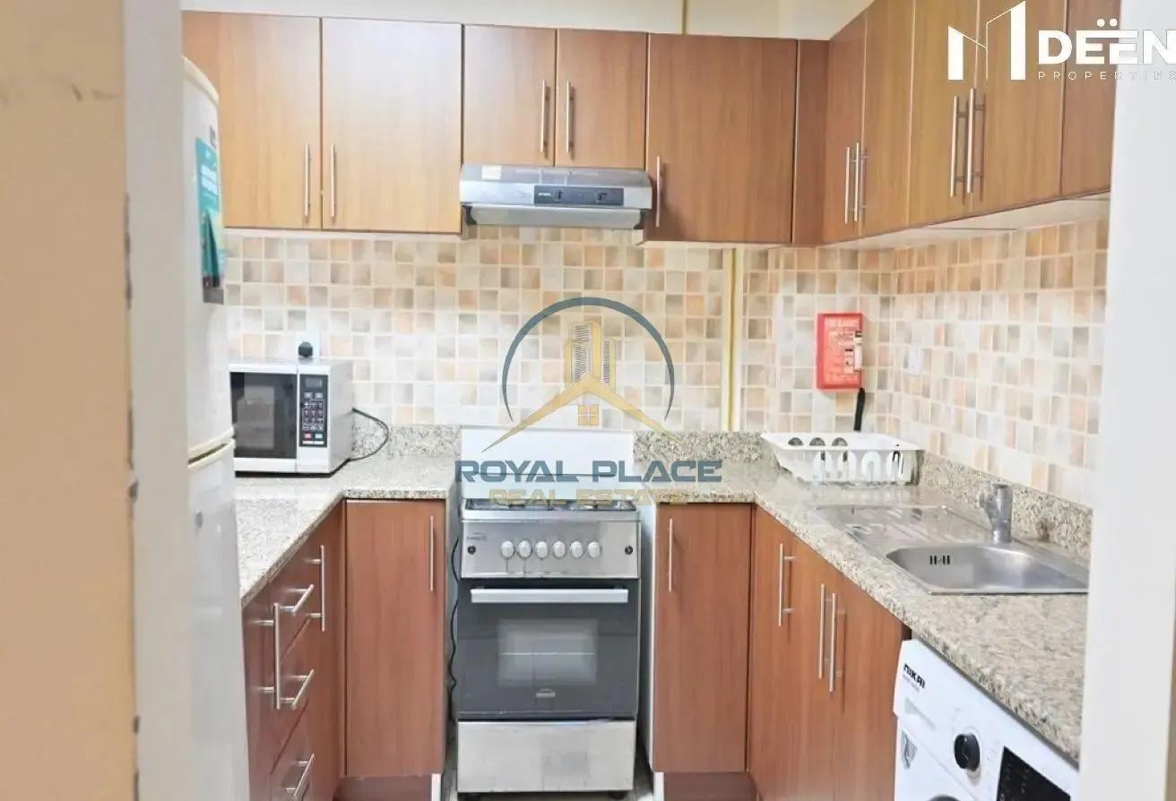 1 BR Apartment in Business Bay with Water View