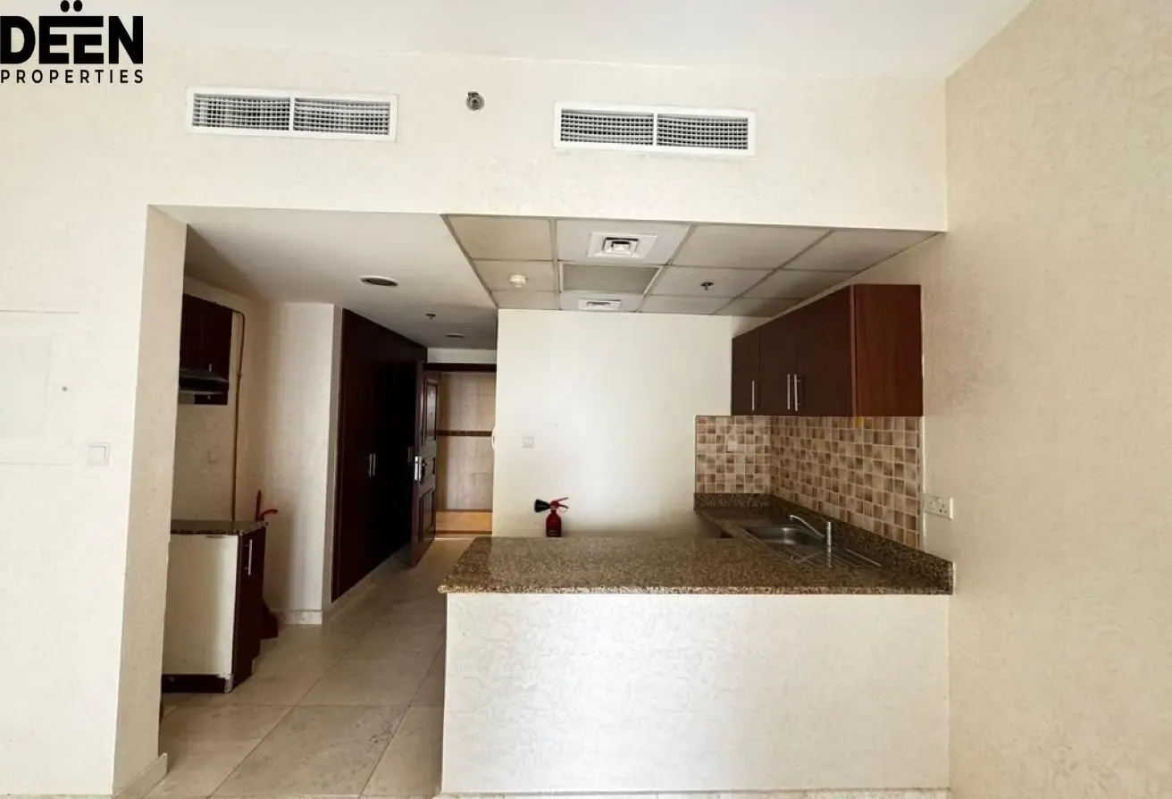 Unfurnished I Vacant I Spacious Layout