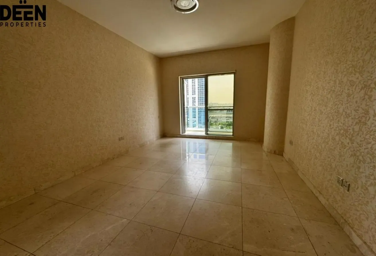Unfurnished I Vacant I Spacious Layout