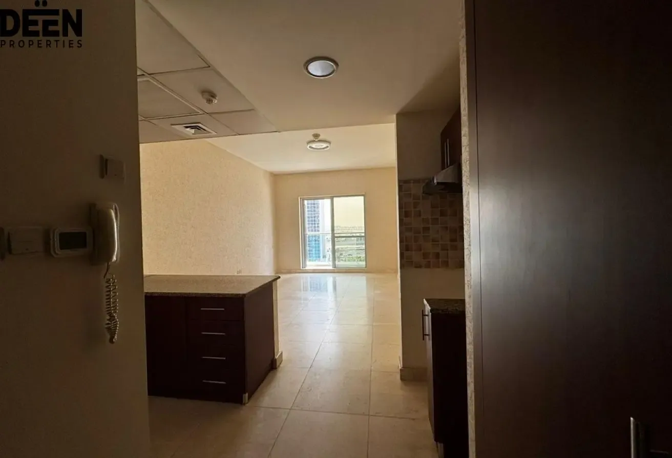 Unfurnished I Vacant I Spacious Layout