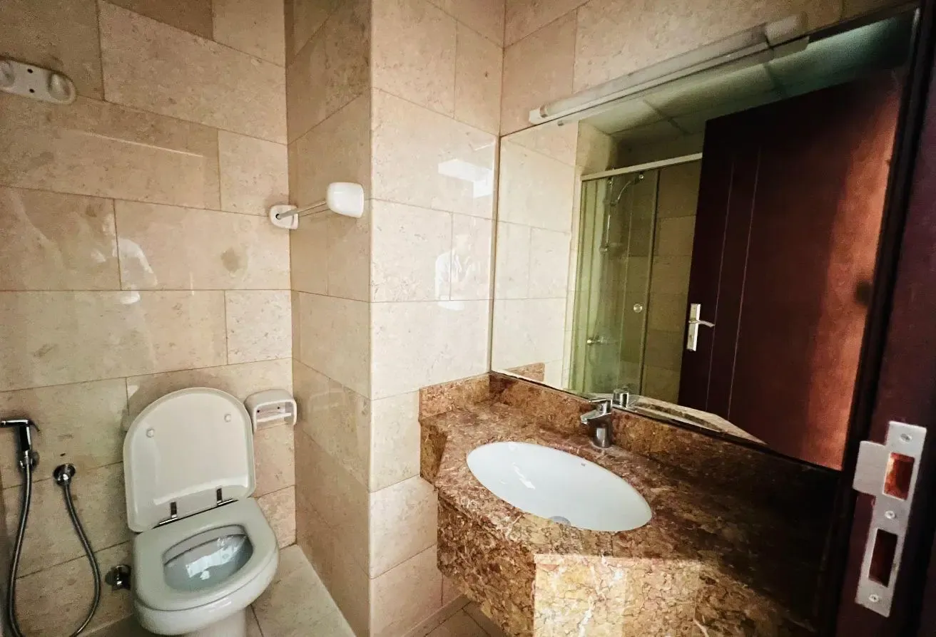 Studio Apartment with Water View in Business Bay