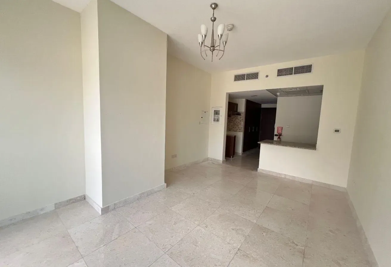 Studio Apartment with Water View in Business Bay