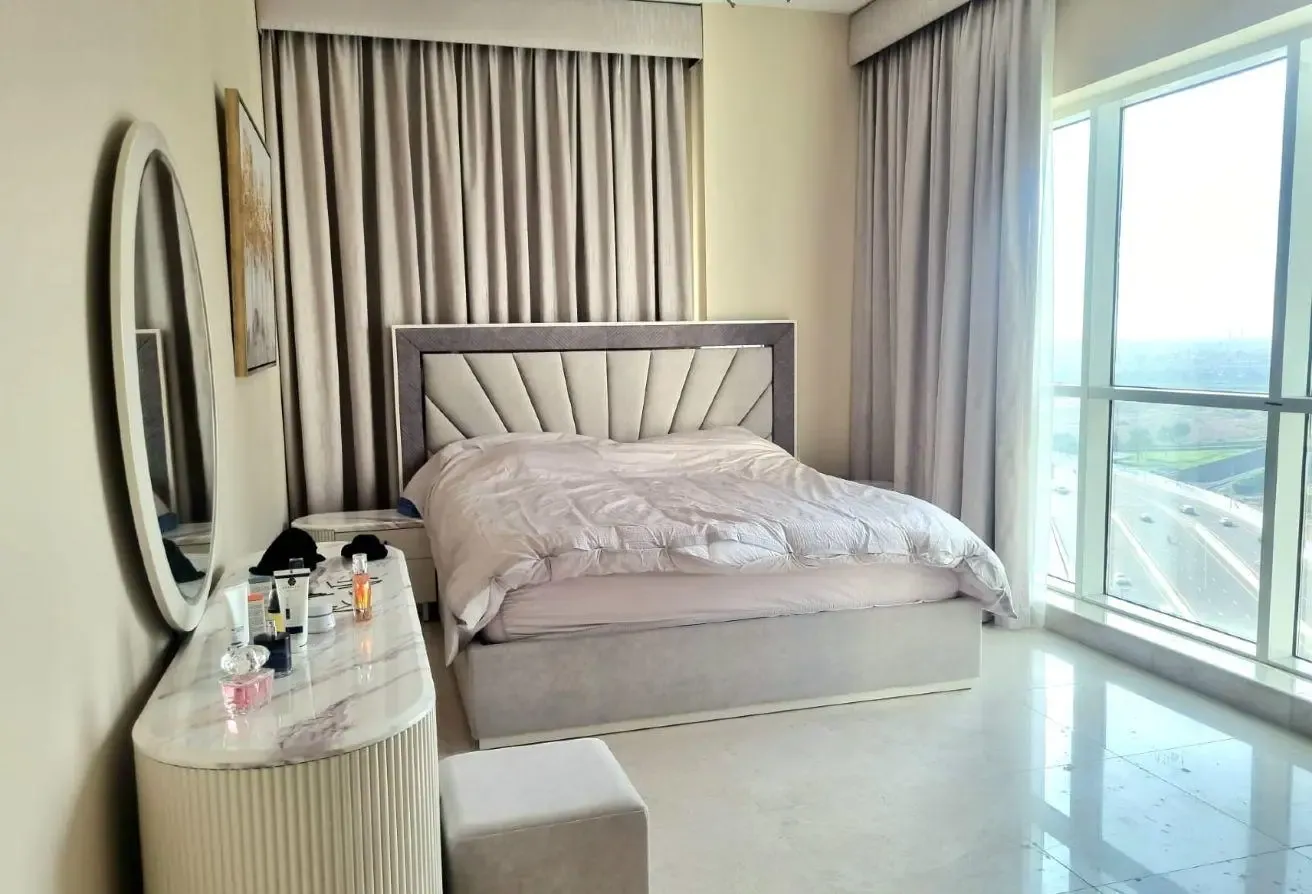 Spacious 1BR | Prime hub |  High floor