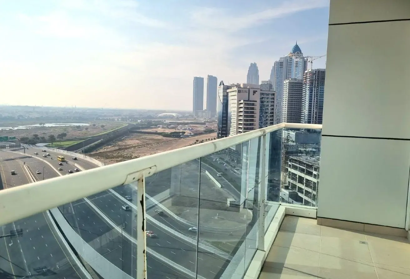 Spacious 1BR | Prime hub |  High floor