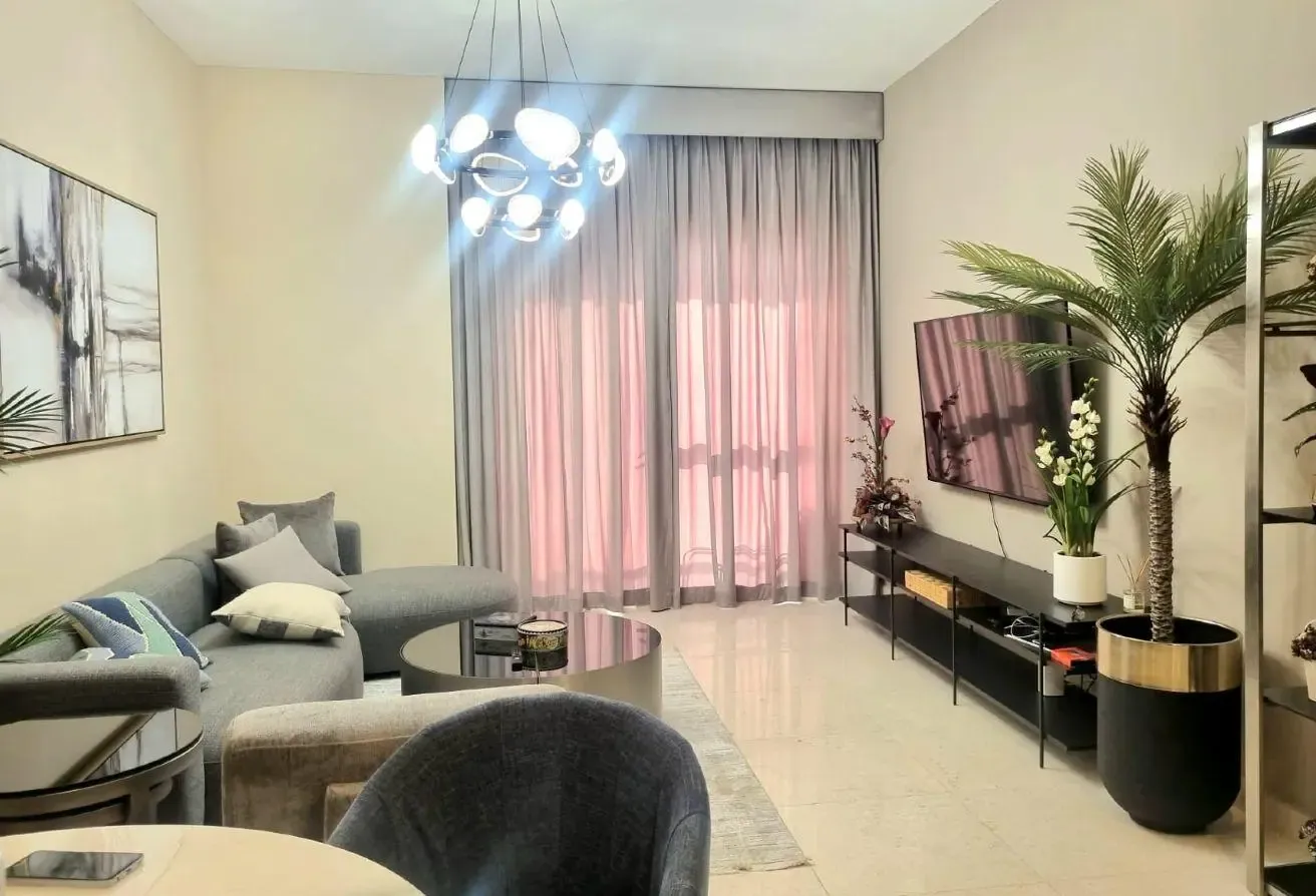 Spacious 1BR | Prime hub |  High floor