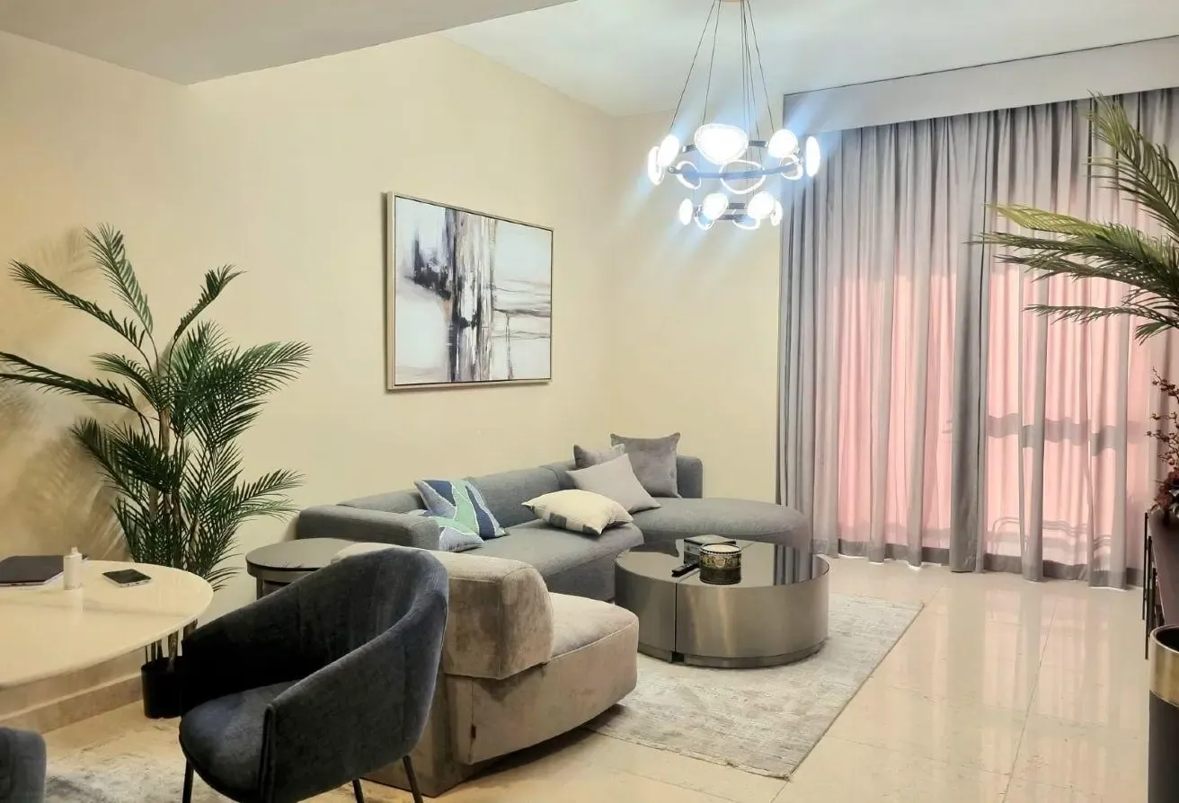 Spacious 1BR | Prime hub |  High floor