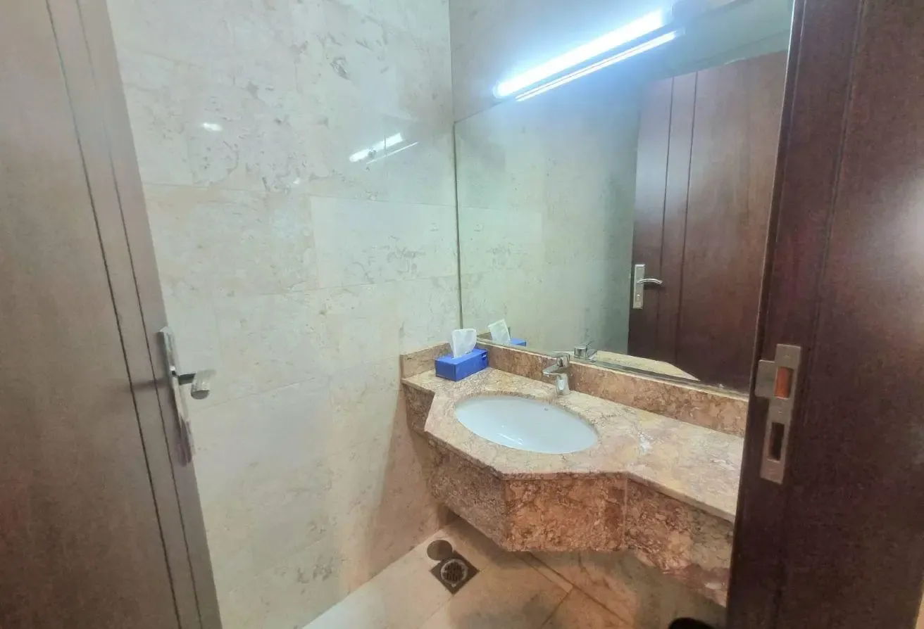 Spacious 1BR | Prime hub |  High floor