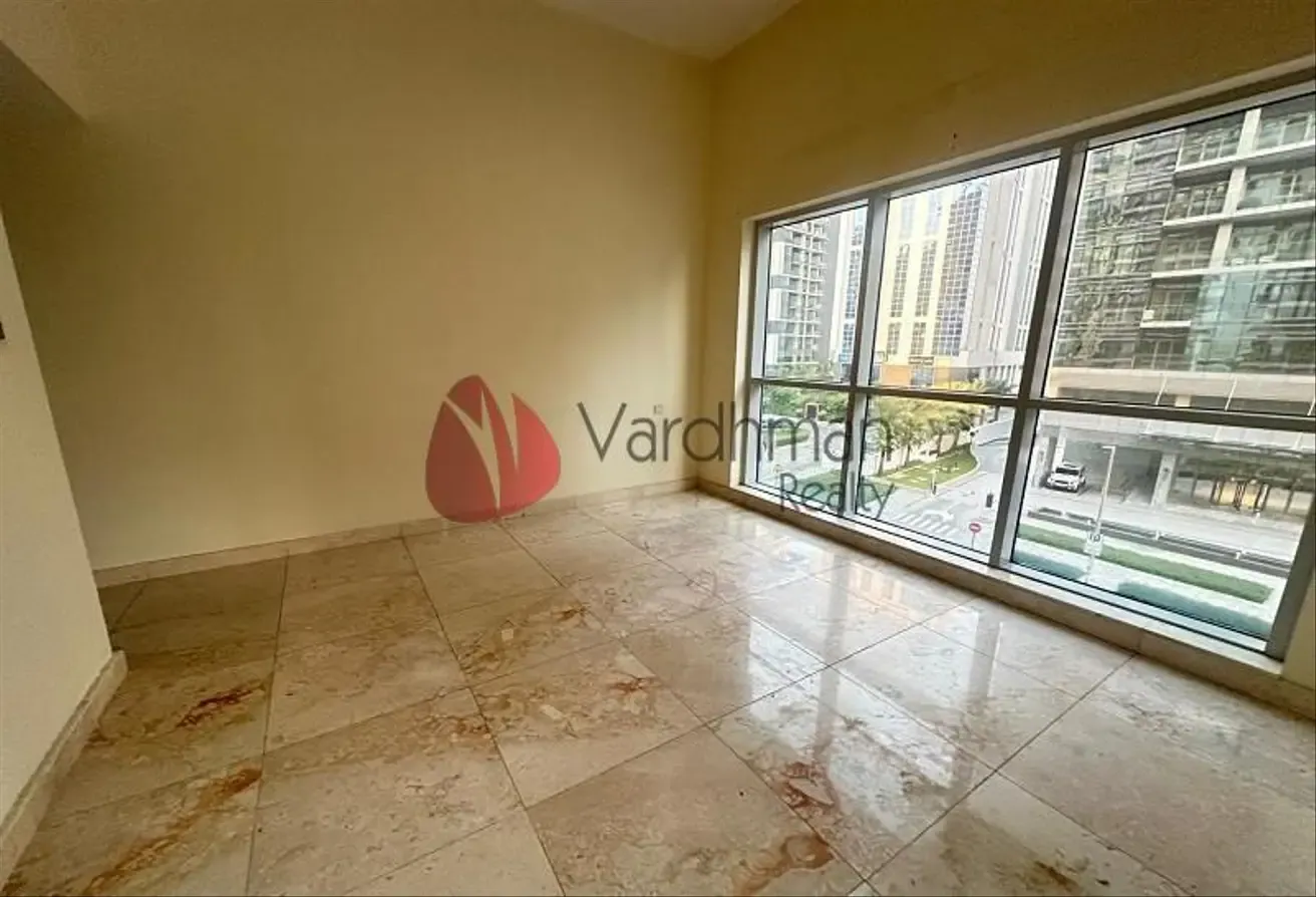 ELEGANT | SEMI FURNISHED | 12 CHEQUES
