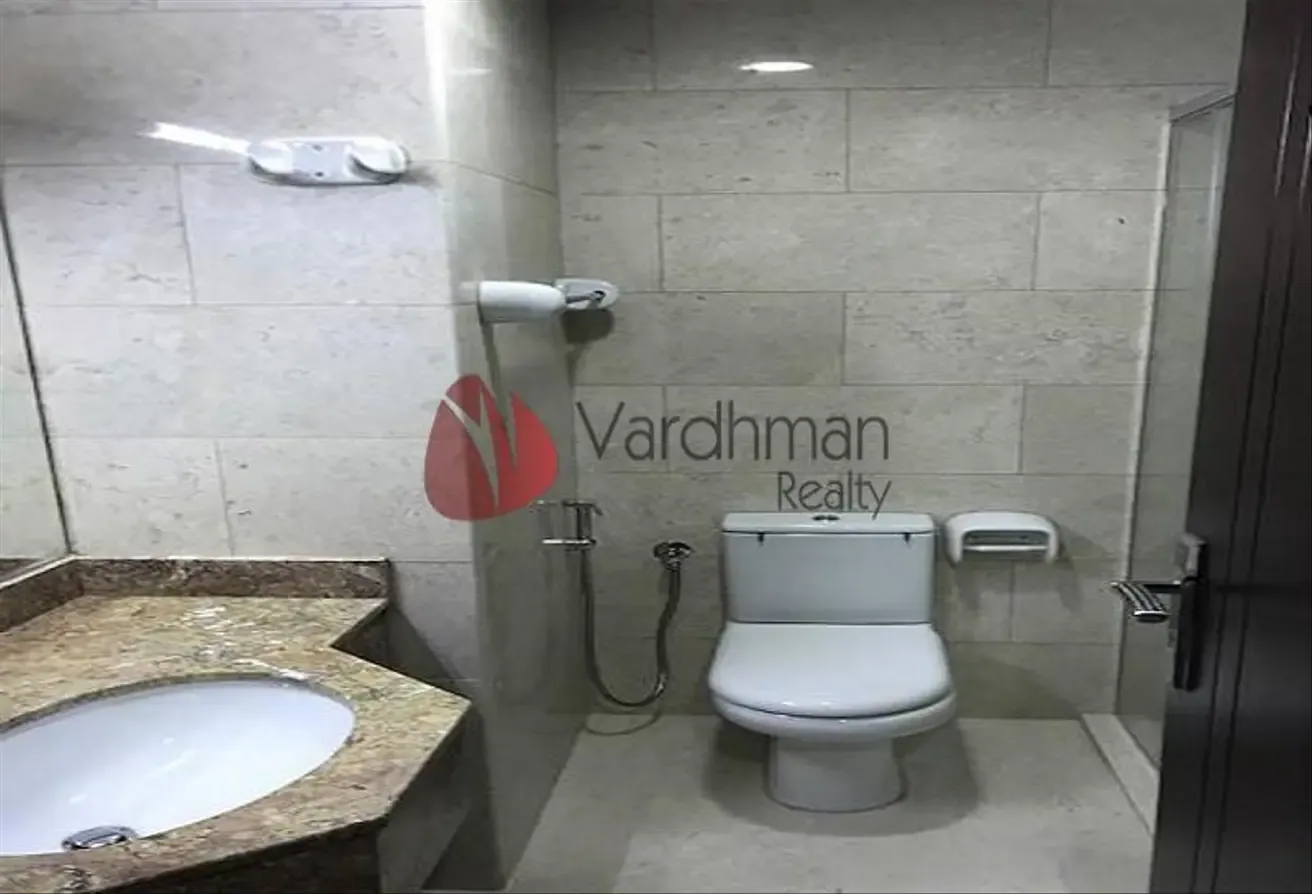 ELEGANT | SEMI FURNISHED | 12 CHEQUES