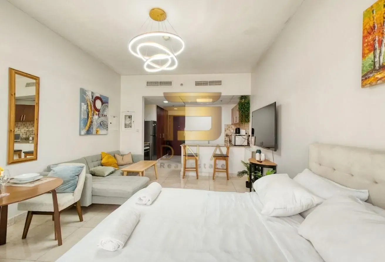 Fully Furnished With Balcony Bright Unit