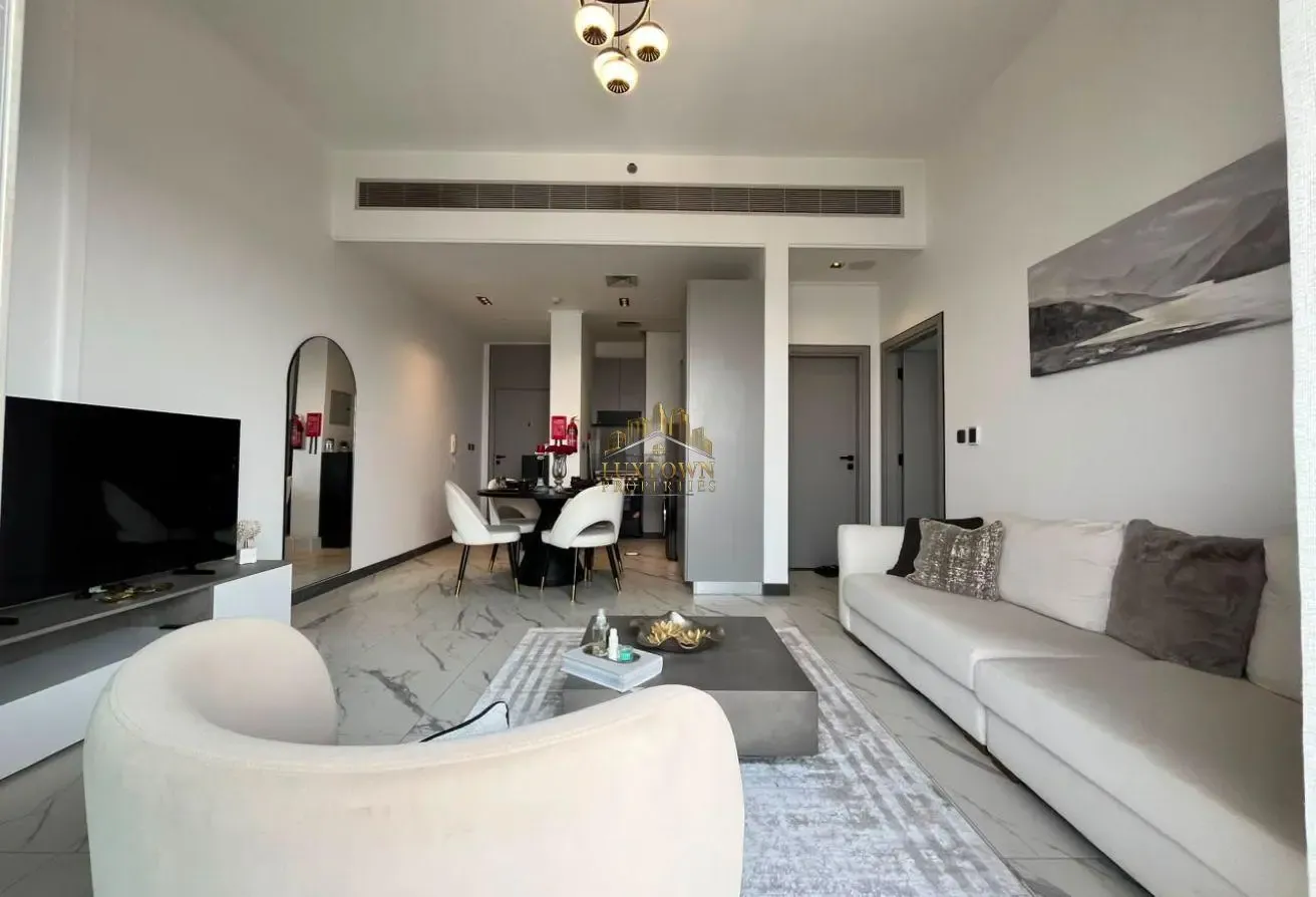 Huge Layout - Community View - Modern and Bright
