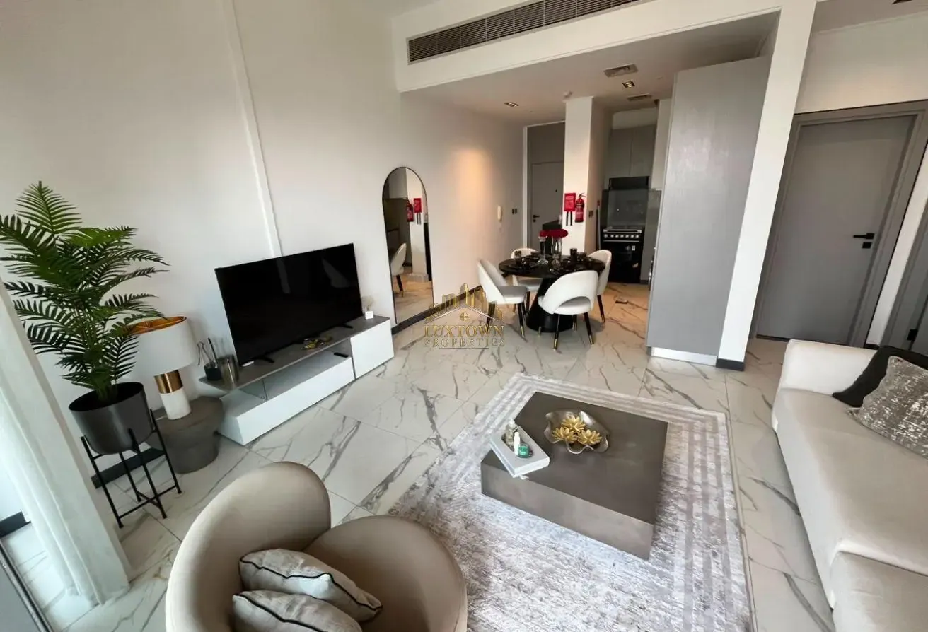 Huge Layout - Community View - Modern and Bright