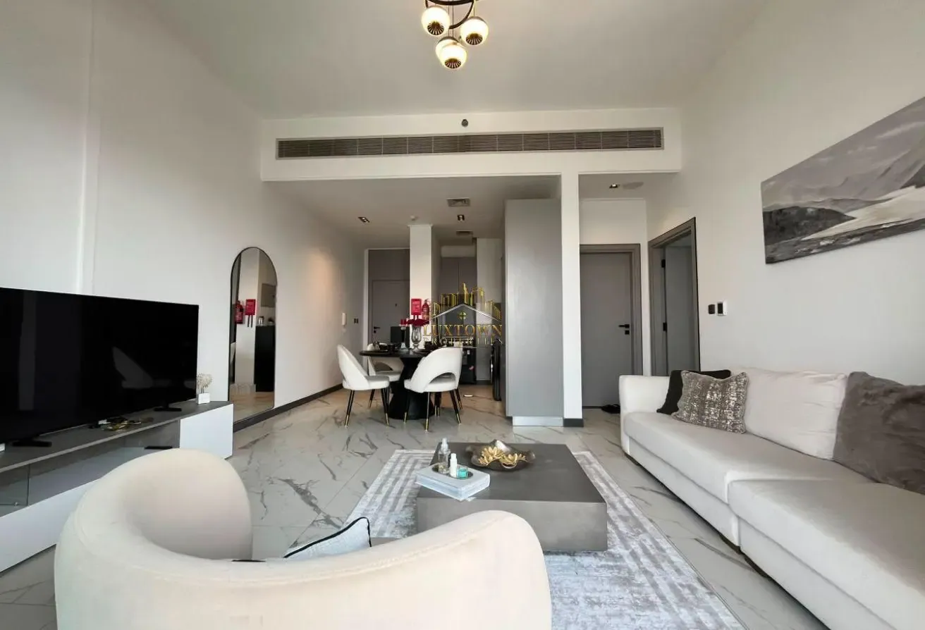 Huge Layout - Community View - Modern and Bright