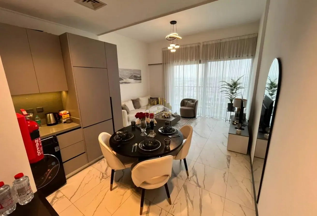 Huge Layout - Community View - Modern and Bright