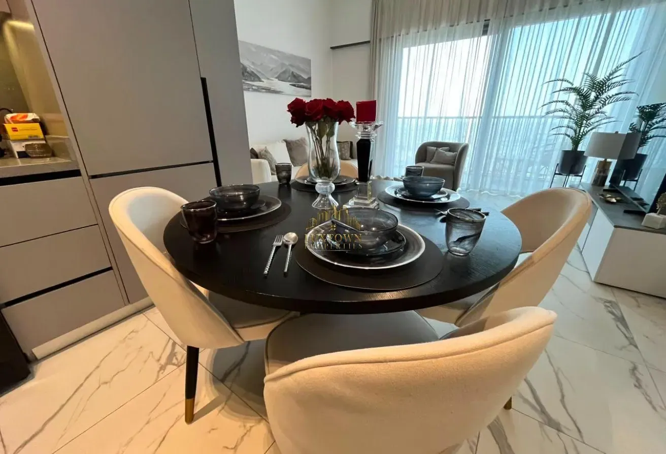 Huge Layout - Community View - Modern and Bright