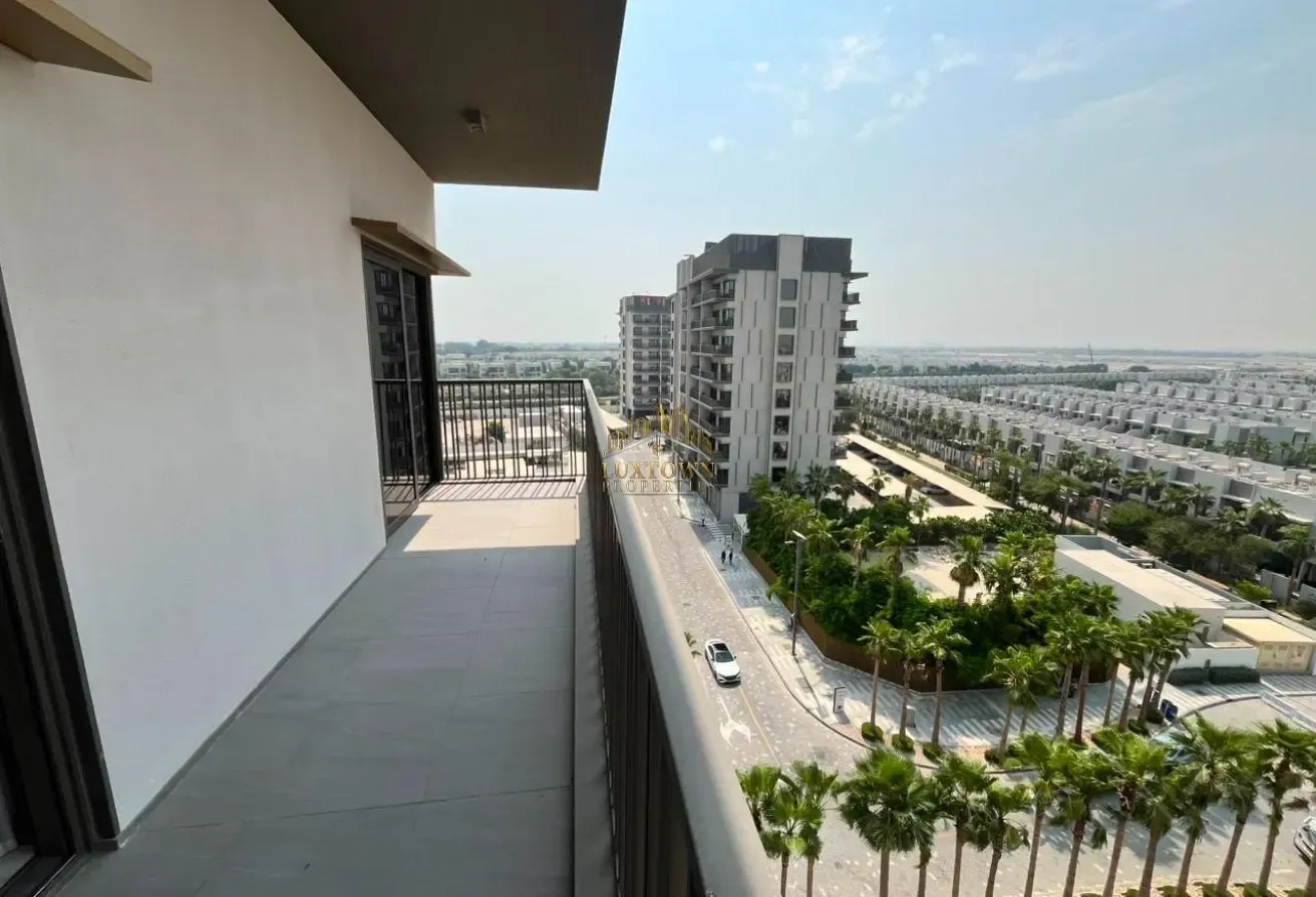 Huge Layout - Community View - Modern and Bright