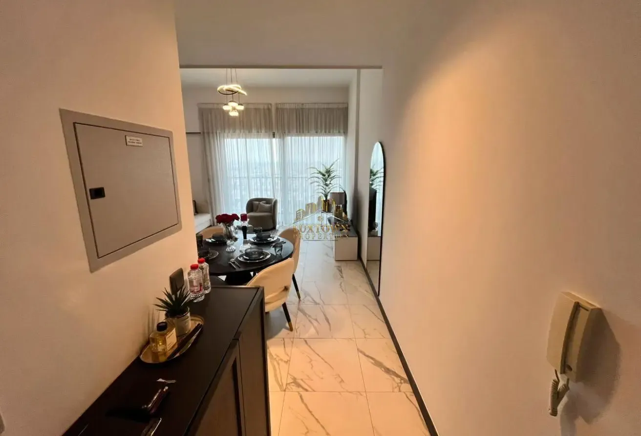 Huge Layout - Community View - Modern and Bright
