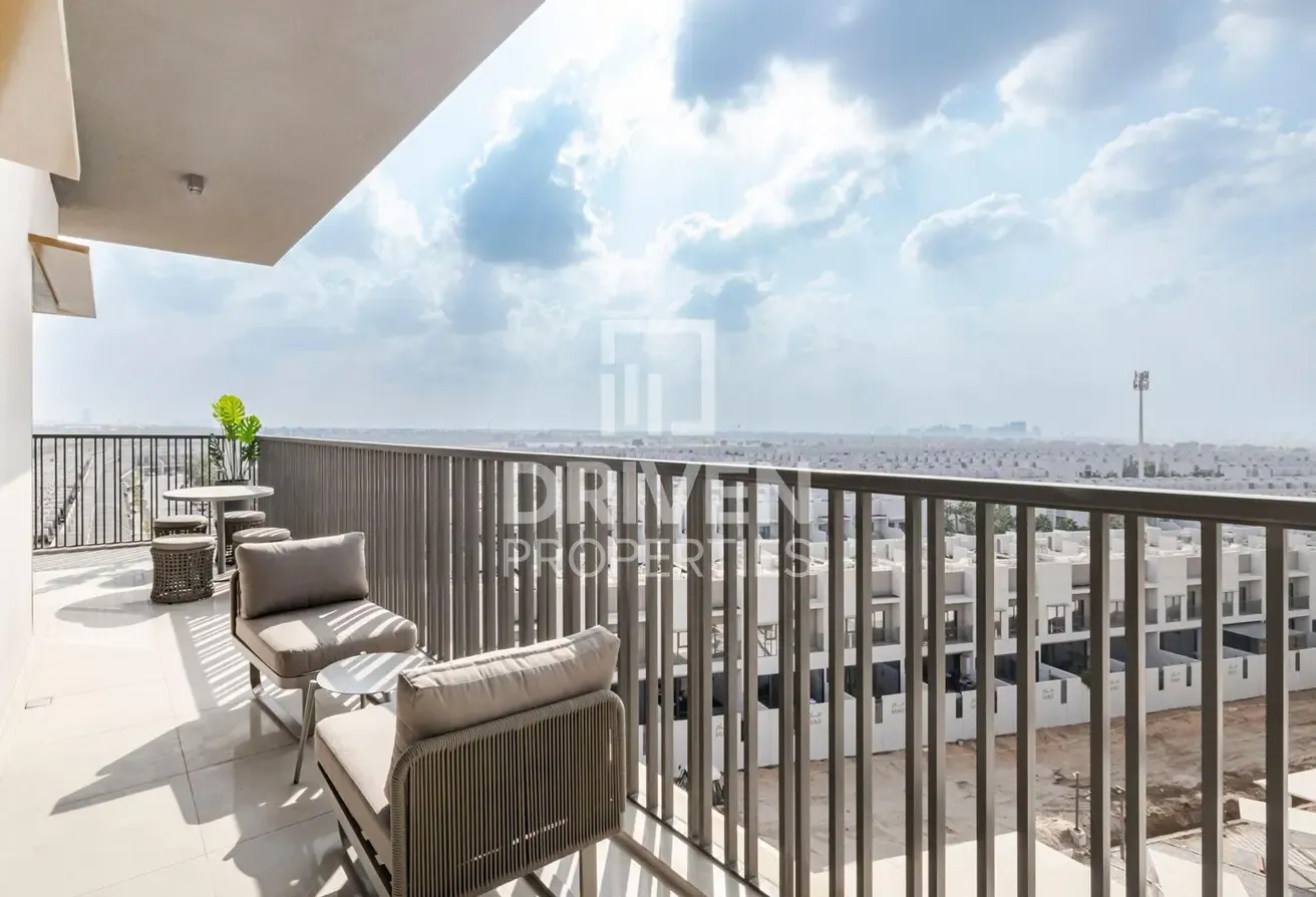 Corner unit | Fully Furnished | Vibrant Location