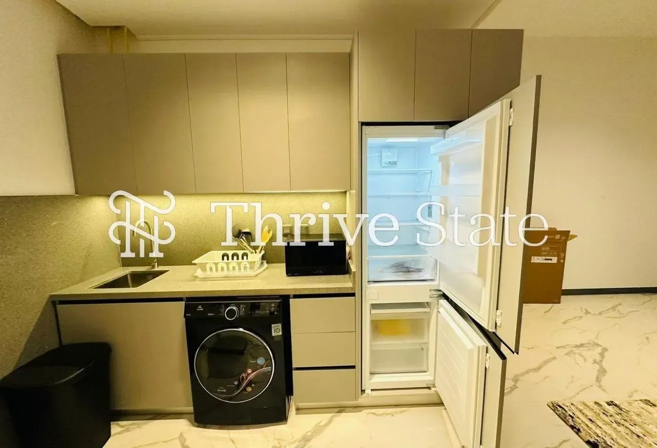 No Construction View| High Floor| Custom Furnished