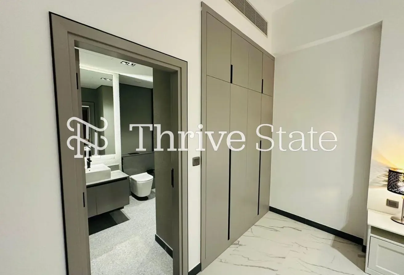 No Construction View| High Floor| Custom Furnished