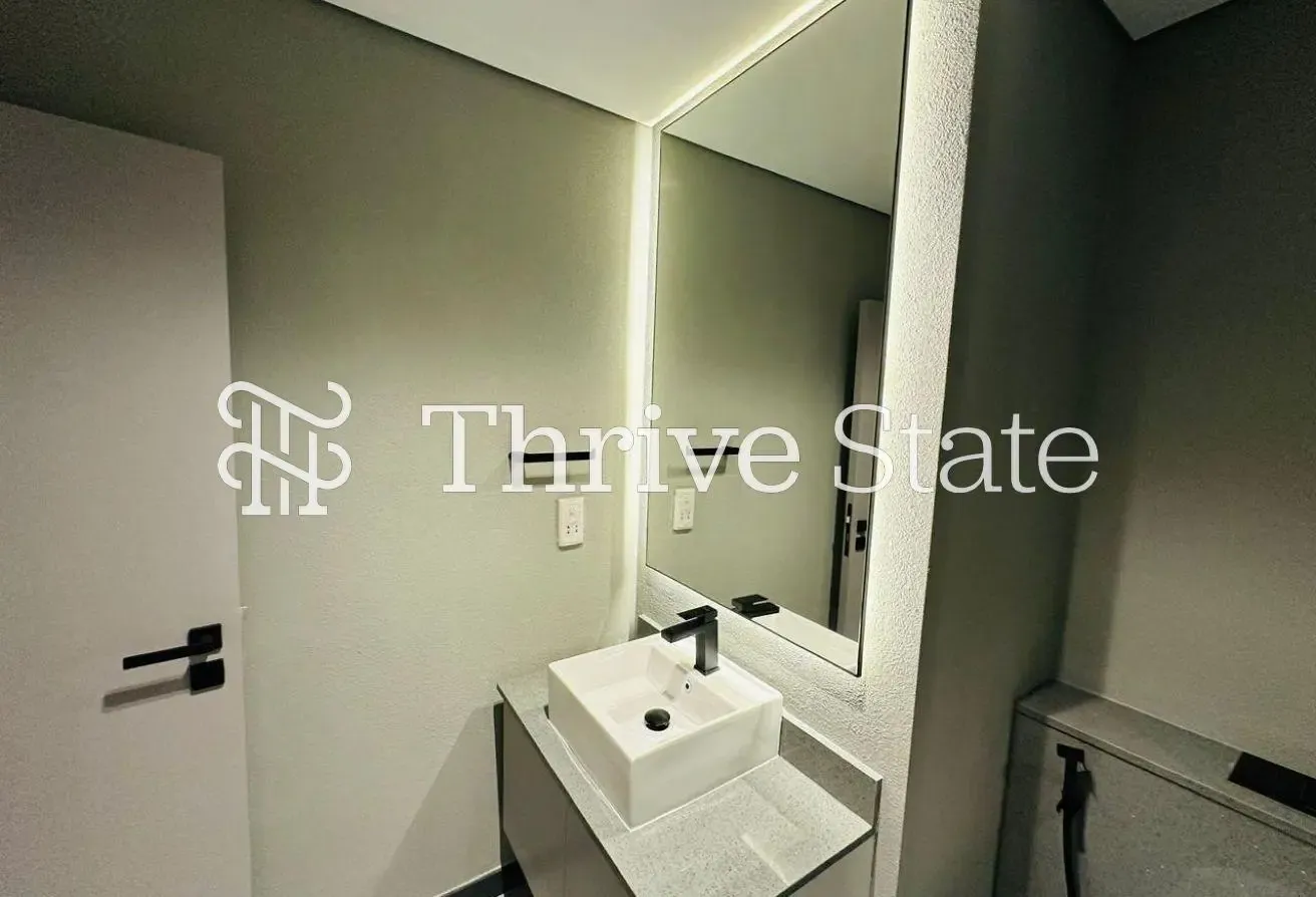 No Construction View| High Floor| Custom Furnished