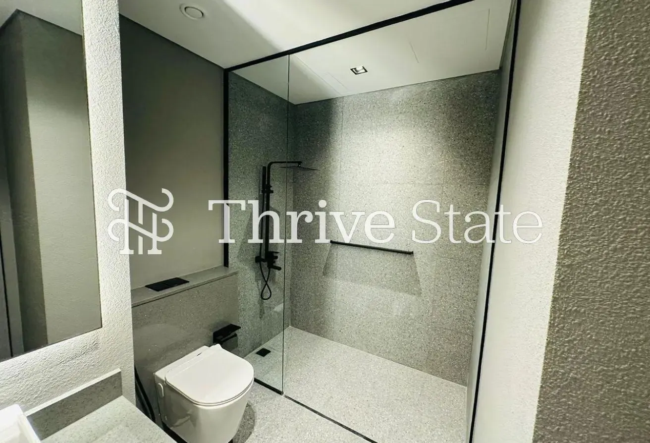 No Construction View| High Floor| Custom Furnished