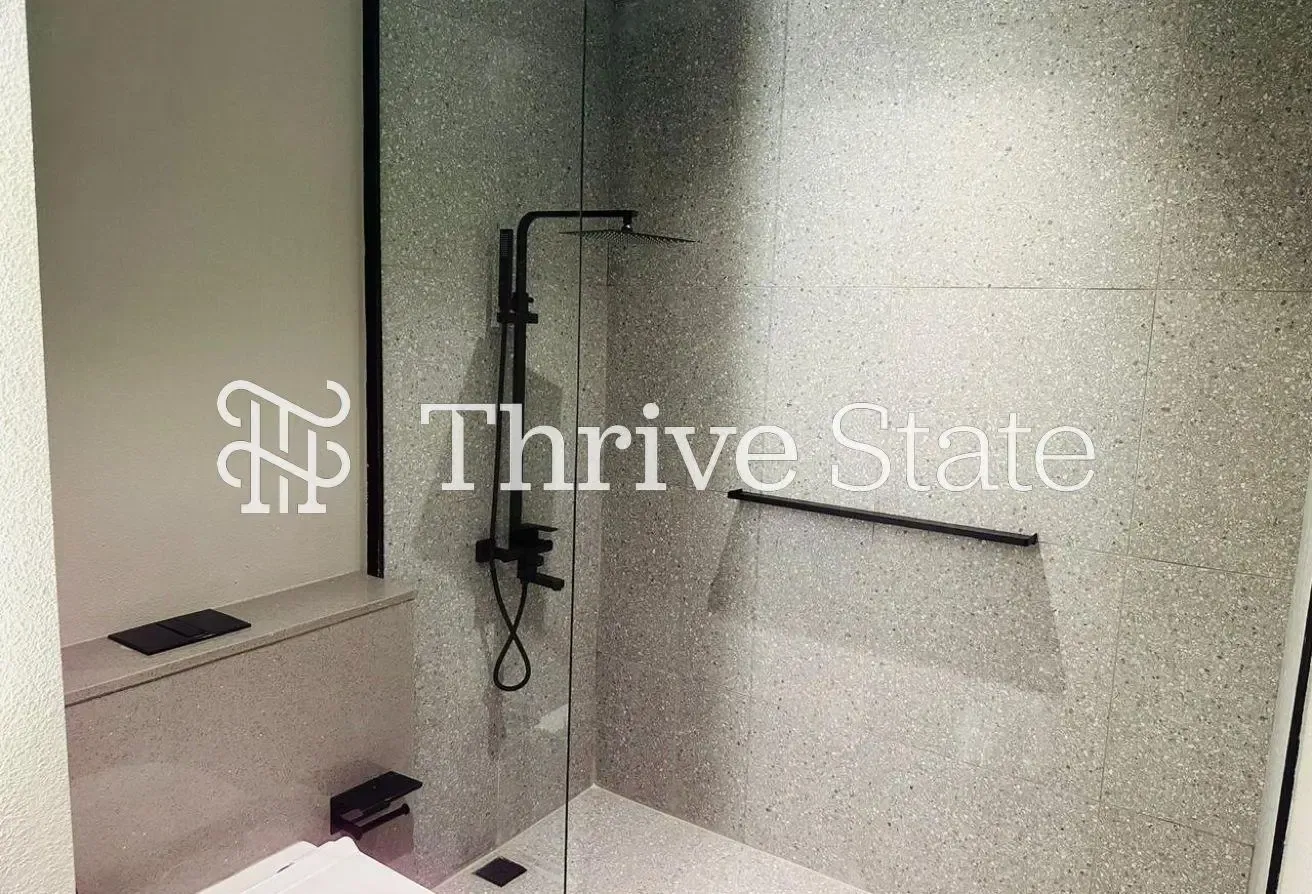 No Construction View| High Floor| Custom Furnished