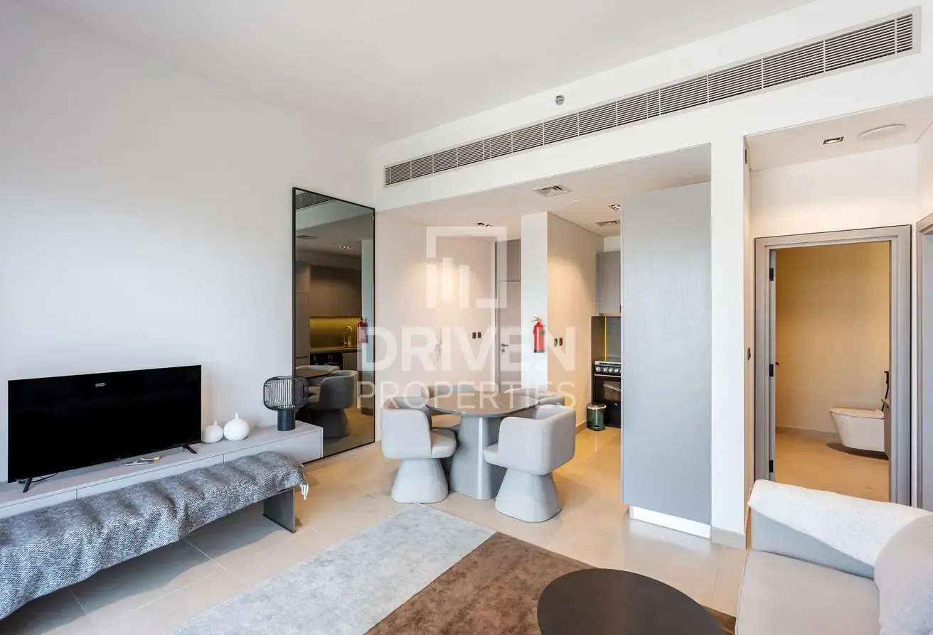 Ready to Move in | Exclusive Unit | Prime Location