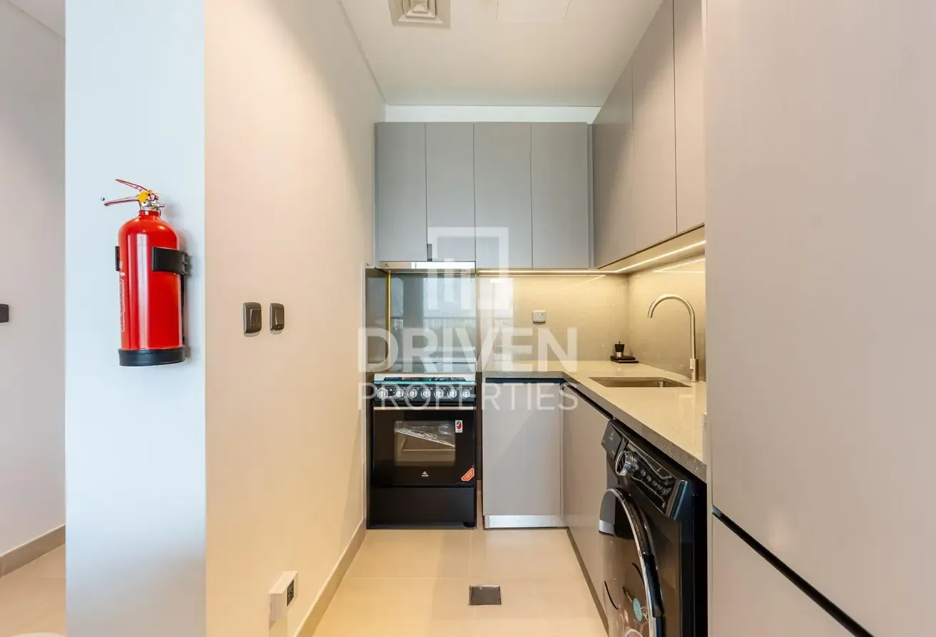 Ready to Move in | Exclusive Unit | Prime Location