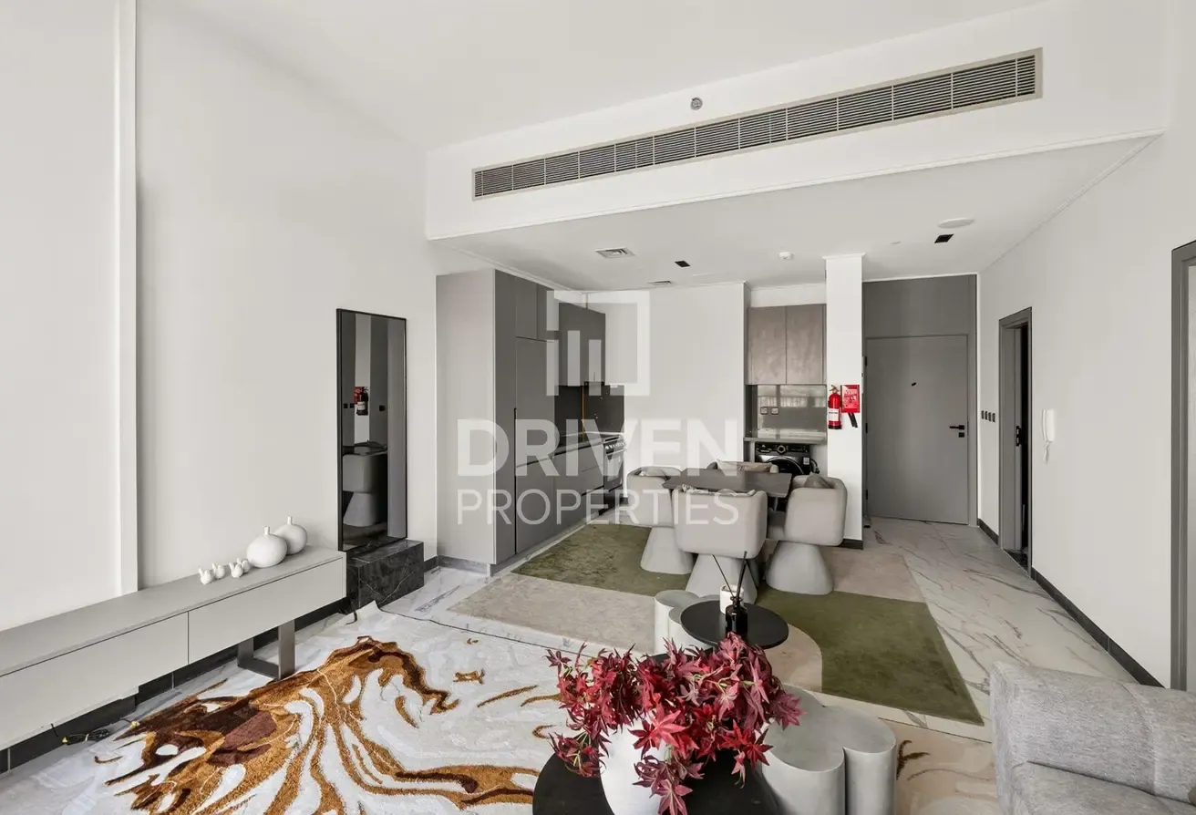 Fully Furnished | Vacant | Spacious | Walk In