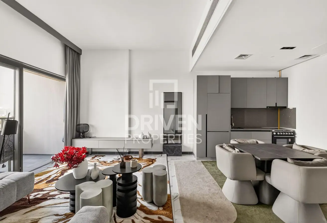 Fully Furnished | Vacant | Spacious | Walk In
