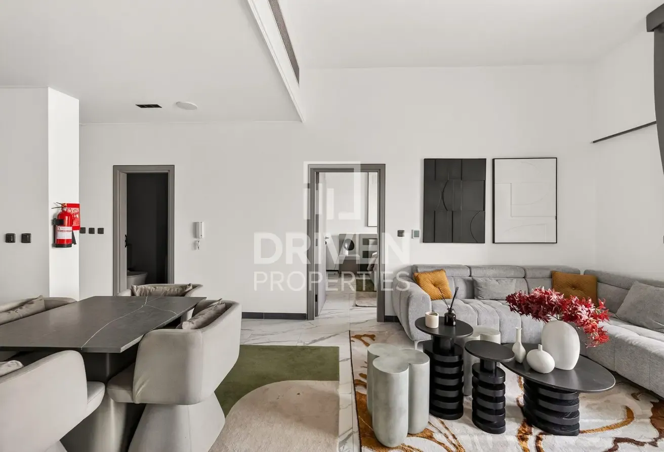 Fully Furnished | Vacant | Spacious | Walk In