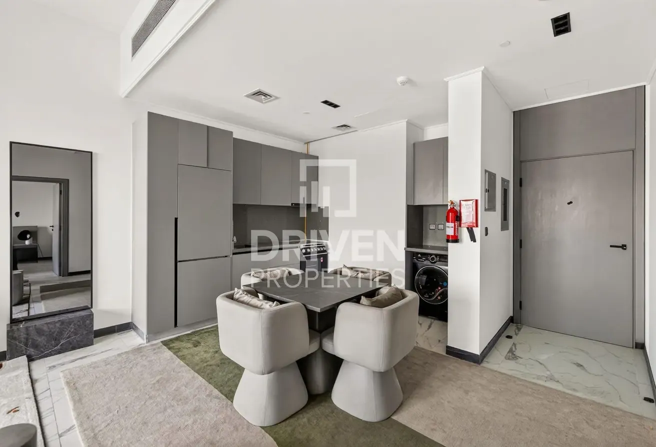 Fully Furnished | Vacant | Spacious | Walk In