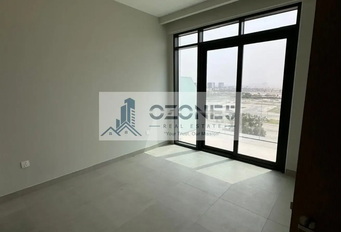Closed Kitchen, 2 Washroom, Ready 2 Move