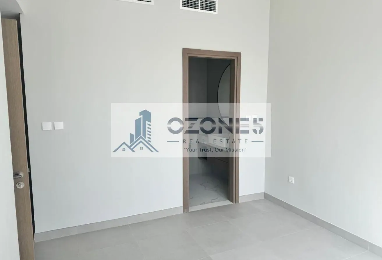 Closed Kitchen, Two Bathrooms, Ready 2 Move