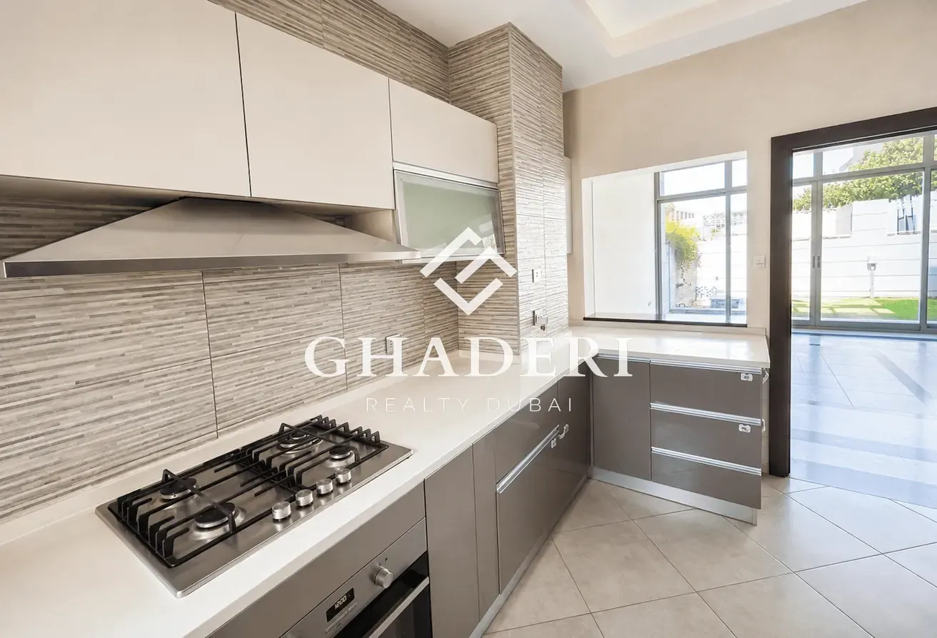 Fully Furnished | Bright Unit | Vacant