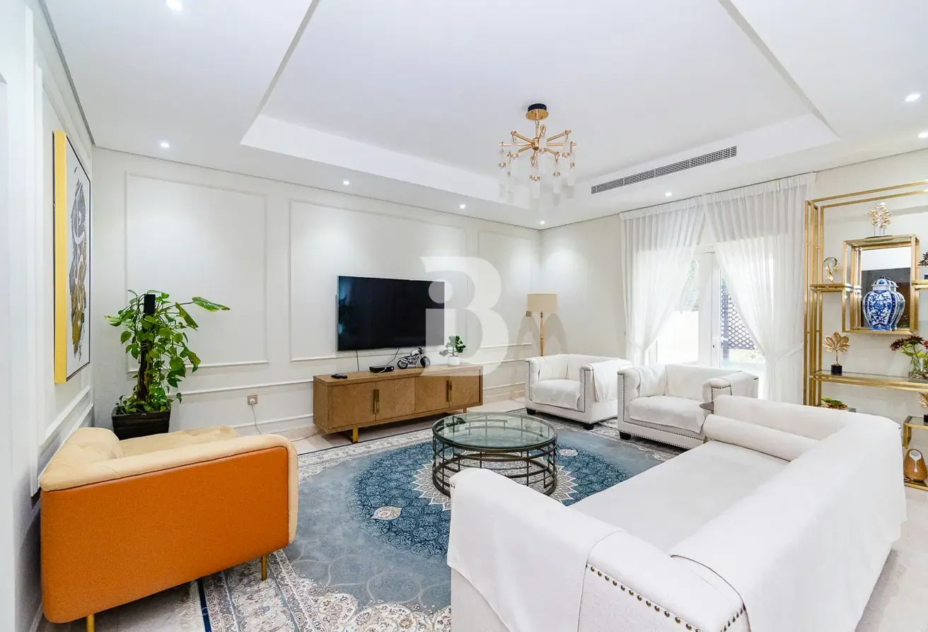 Single Row | Corner | Upgraded and furnished