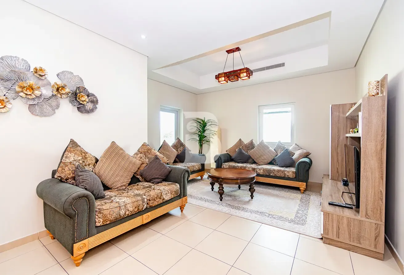 Single Row | Corner | Upgraded and furnished
