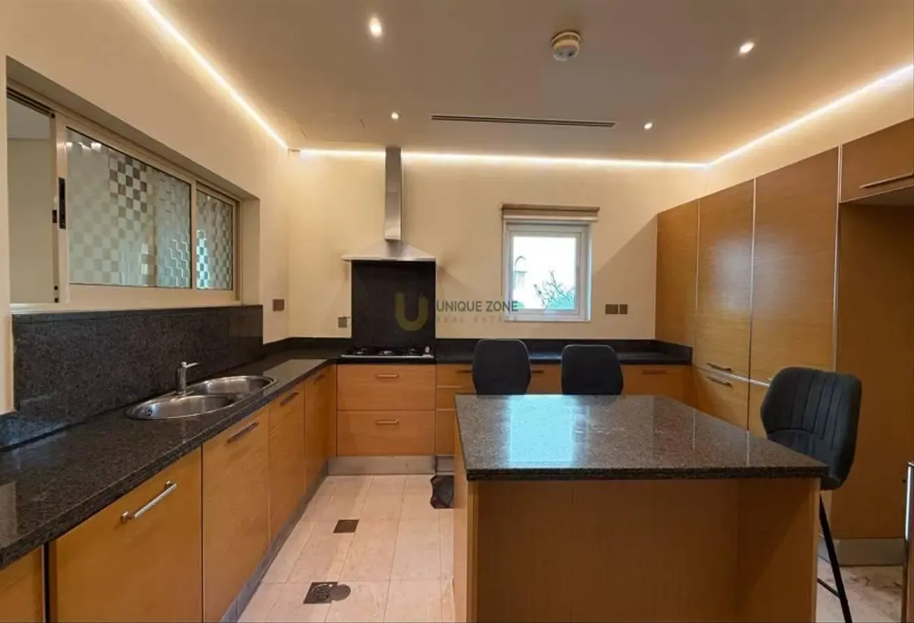 Hot Deal|Fully Furnished|Upgraded|Vacant