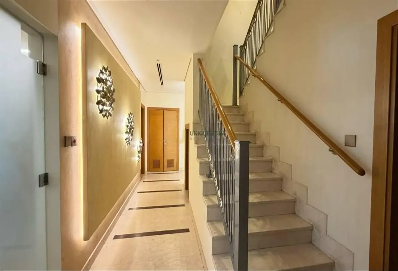 Hot Deal|Fully Furnished|Upgraded|Vacant