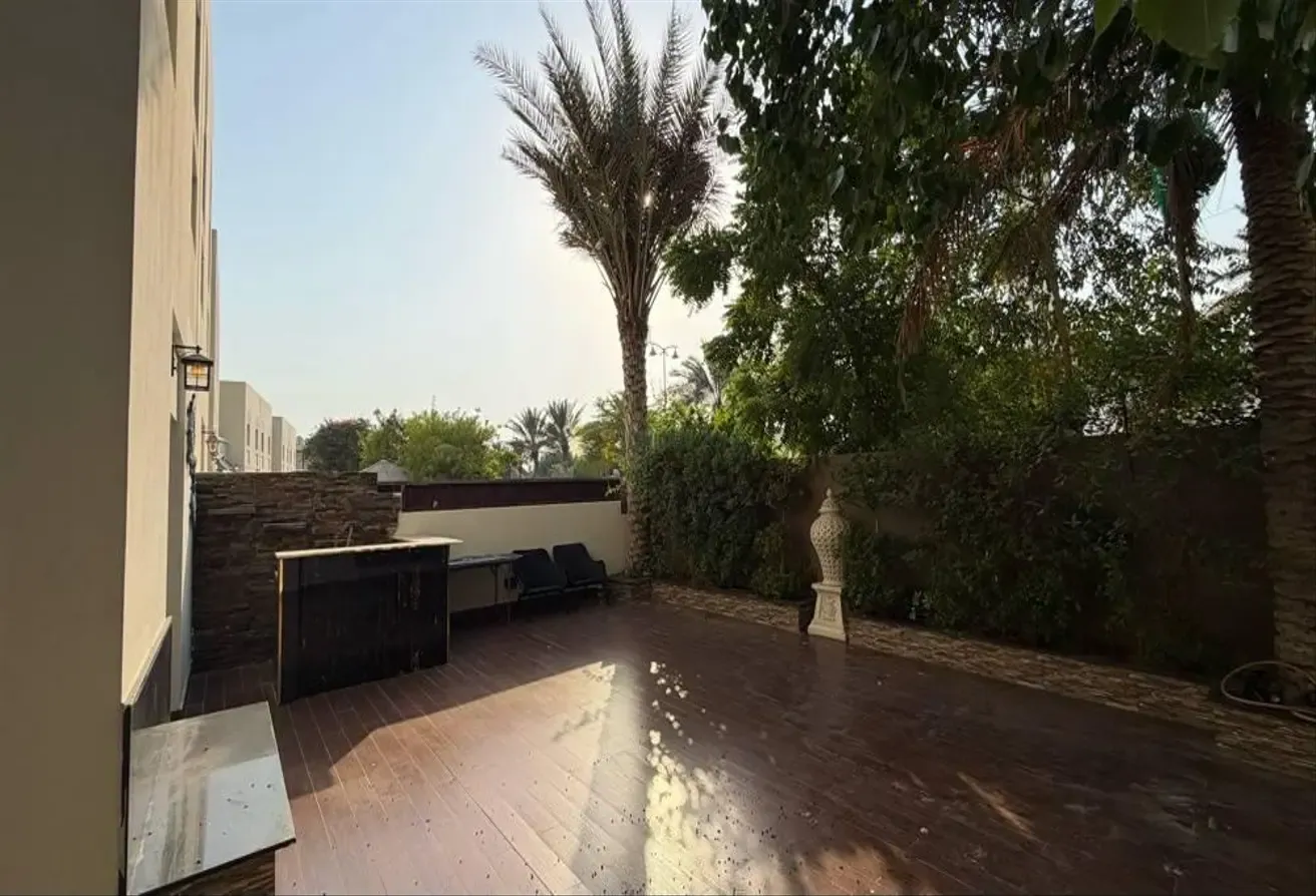 Hot Deal|Fully Furnished|Upgraded|Vacant
