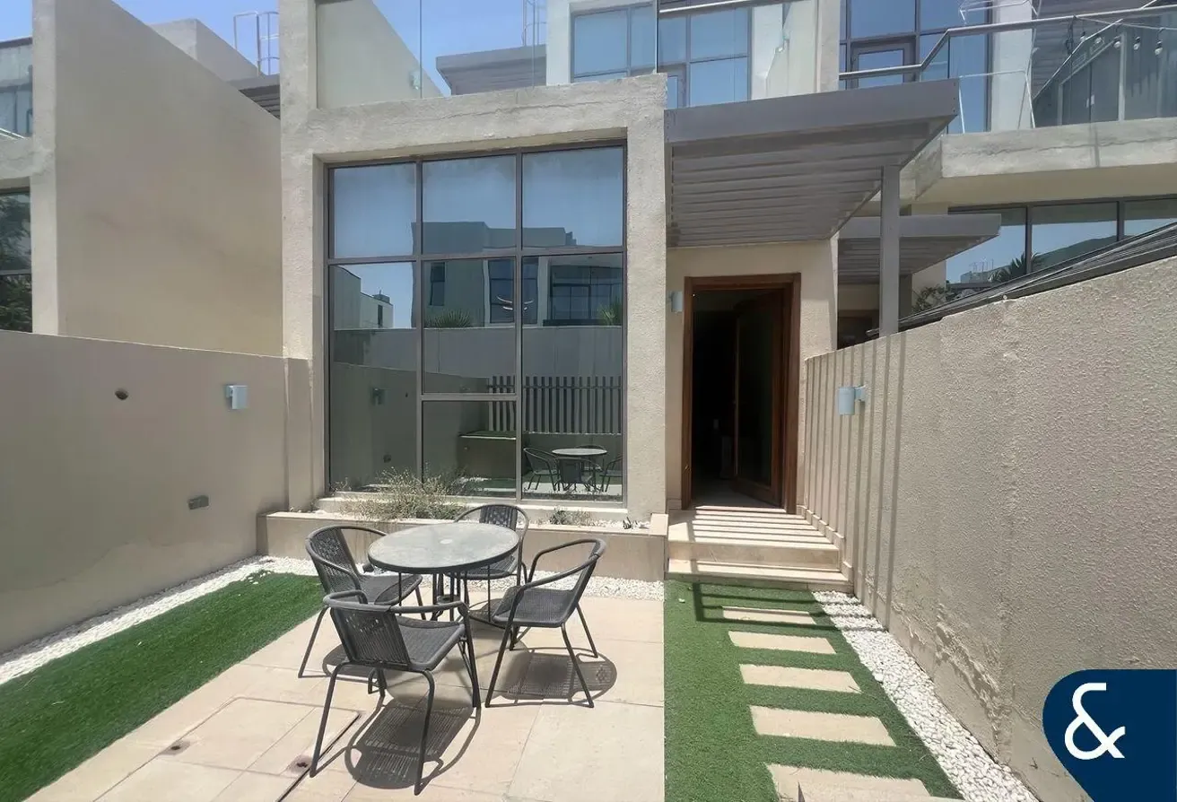 Landscaped | Furnished | Vacant | 4 beds