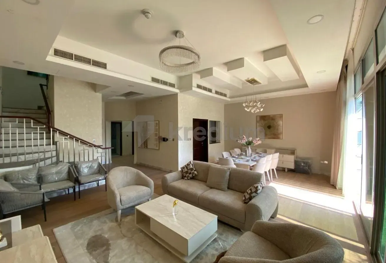 Close to School | High-end Finishes | Bright Unit