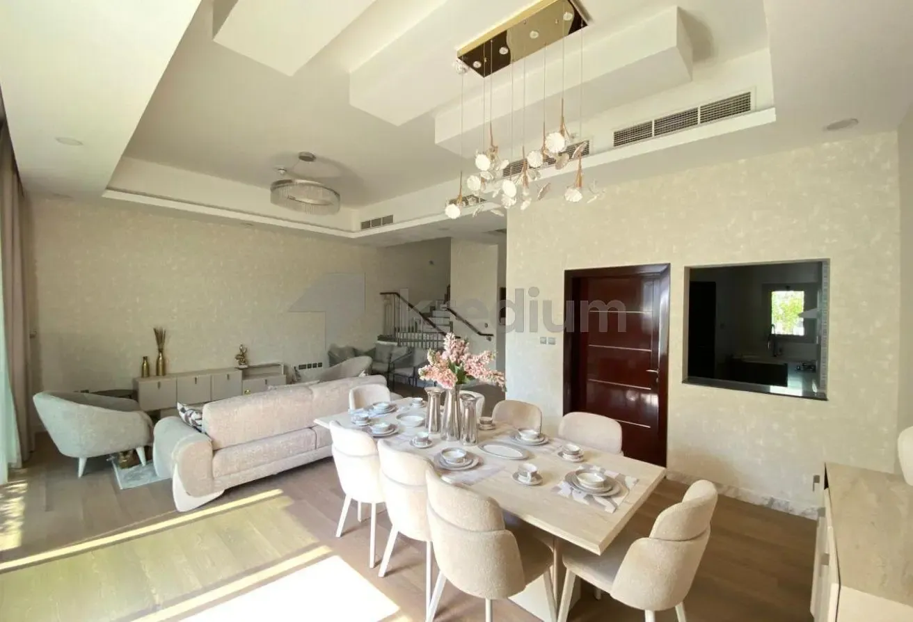 Close to School | High-end Finishes | Bright Unit