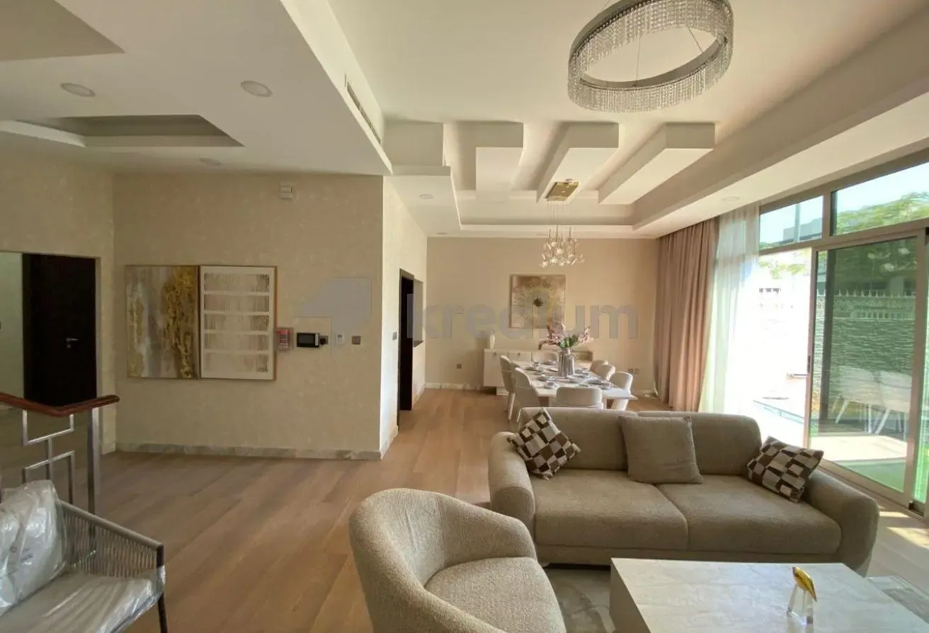 Close to School | High-end Finishes | Bright Unit