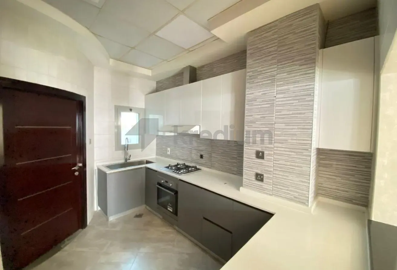 Close to School | High-end Finishes | Bright Unit