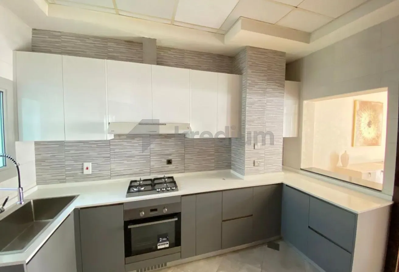 Close to School | High-end Finishes | Bright Unit