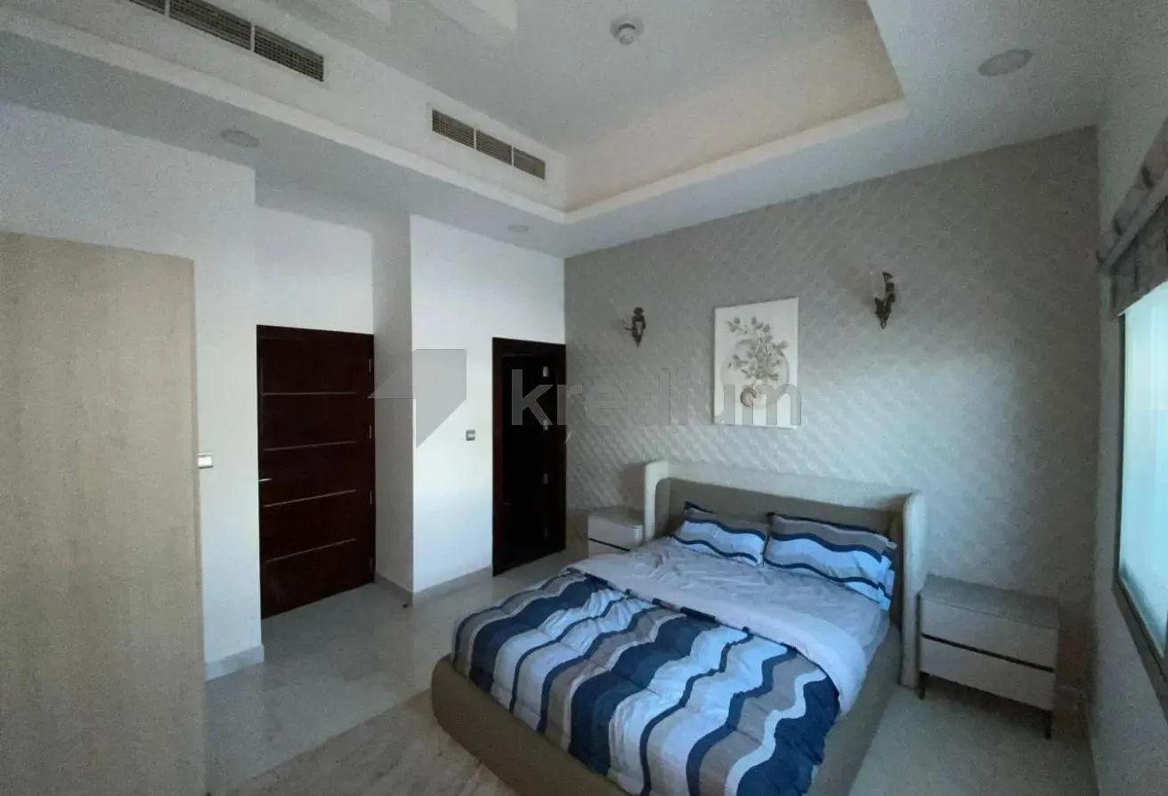 Close to School | High-end Finishes | Bright Unit