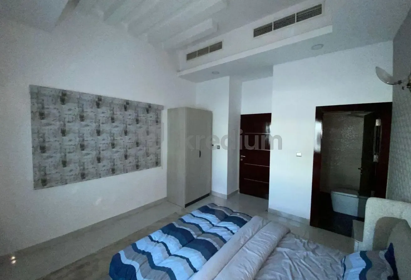 Close to School | High-end Finishes | Bright Unit