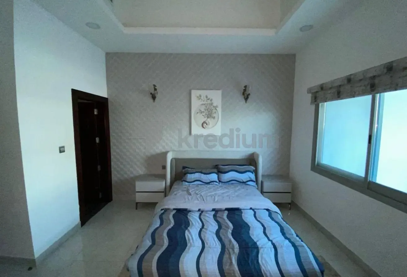Close to School | High-end Finishes | Bright Unit
